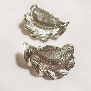 Vintage '50s Lisner Silver Leaf Clip On Earrings